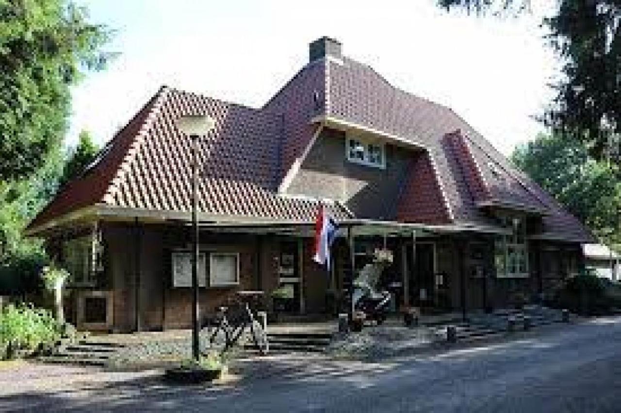 Stacaravan In Bosrijk Gebied Hotel Eext Ngoại thất bức ảnh